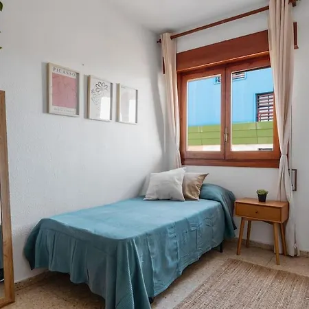 Steps From The With Pool & Parking * Marbella