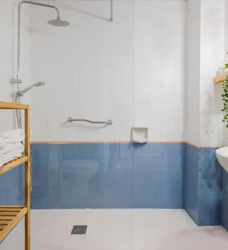 Steps From The With Pool & Parking Marbella
