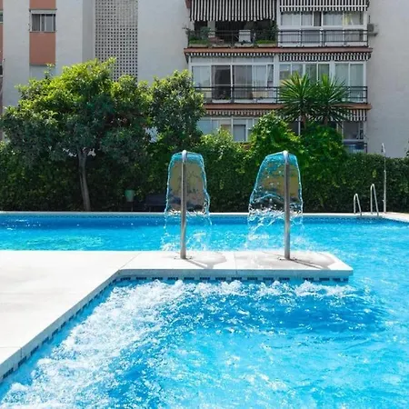 Steps From The With Pool & Parking * Marbella