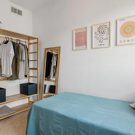 Steps From The With Pool & Parking Apartamento