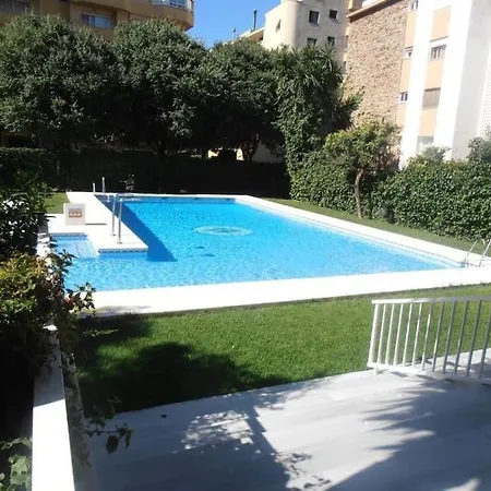Steps From The With Pool & Parking * Marbella
