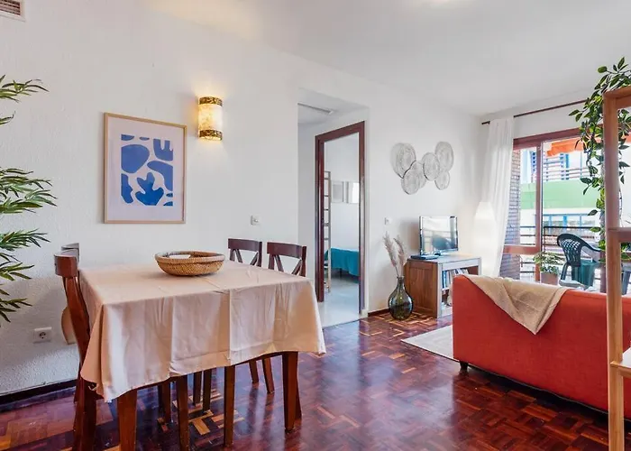 Apartamento Steps From The With Pool & Parking Marbella