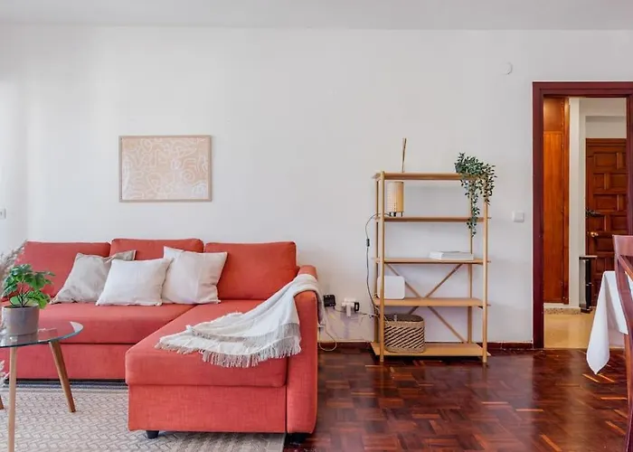 Apartamento Steps From The With Pool & Parking