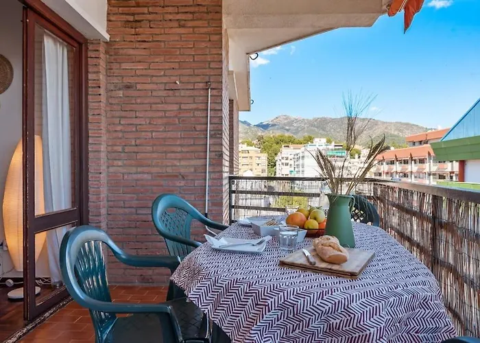 Apartamento Steps From The With Pool & Parking *
