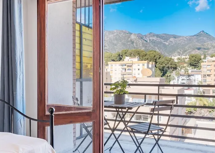 Steps From The With Pool & Parking Apartamento