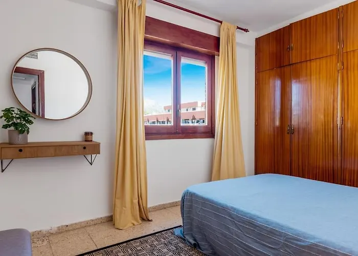 Apartamento Steps From The With Pool & Parking *