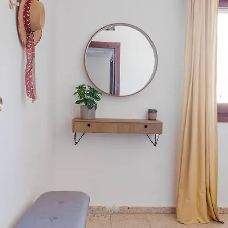 Steps From The With Pool & Parking * Marbella