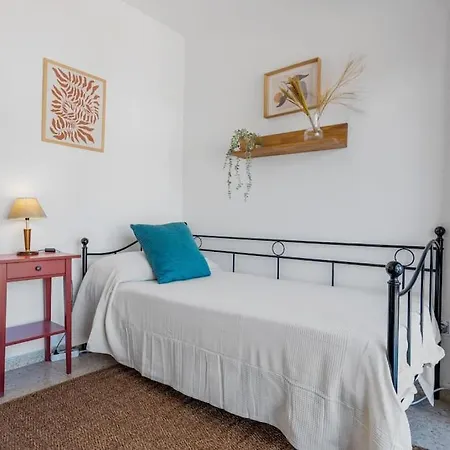 Steps From The With Pool & Parking 아파트 마르베야