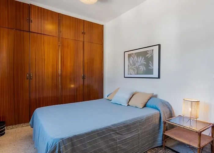 Steps From The With Pool & Parking Апартаменты *