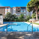 Steps From The With Pool & Parking * Marbella